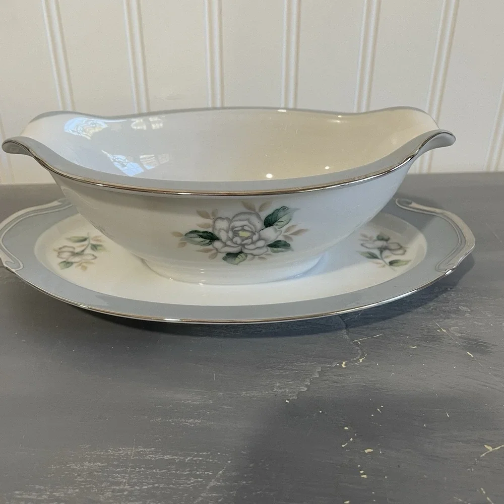 Vintage Harmony‎ House Sheraton Gray Band White Flower Gravy Boat